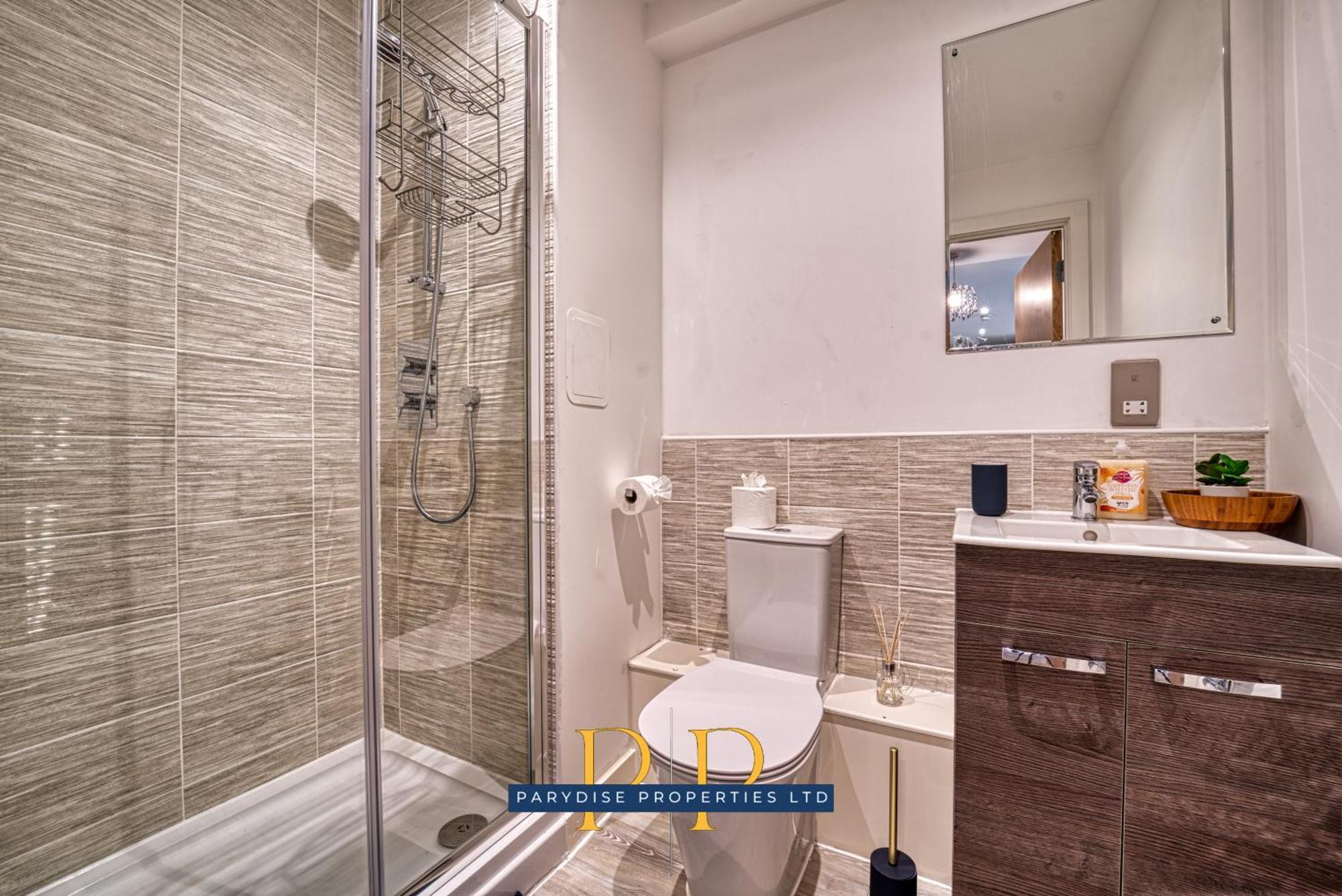 The Middlewood Plaza - By Parydise - Business Or Leisure Stays, Location, Sleeps 4, Salford *