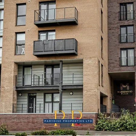 The Middlewood Plaza Suite - By Parydise Properties - Business Or Leisure Stays, Central Location, Sleeps 4, Salford Манчестер Экстерьер фото