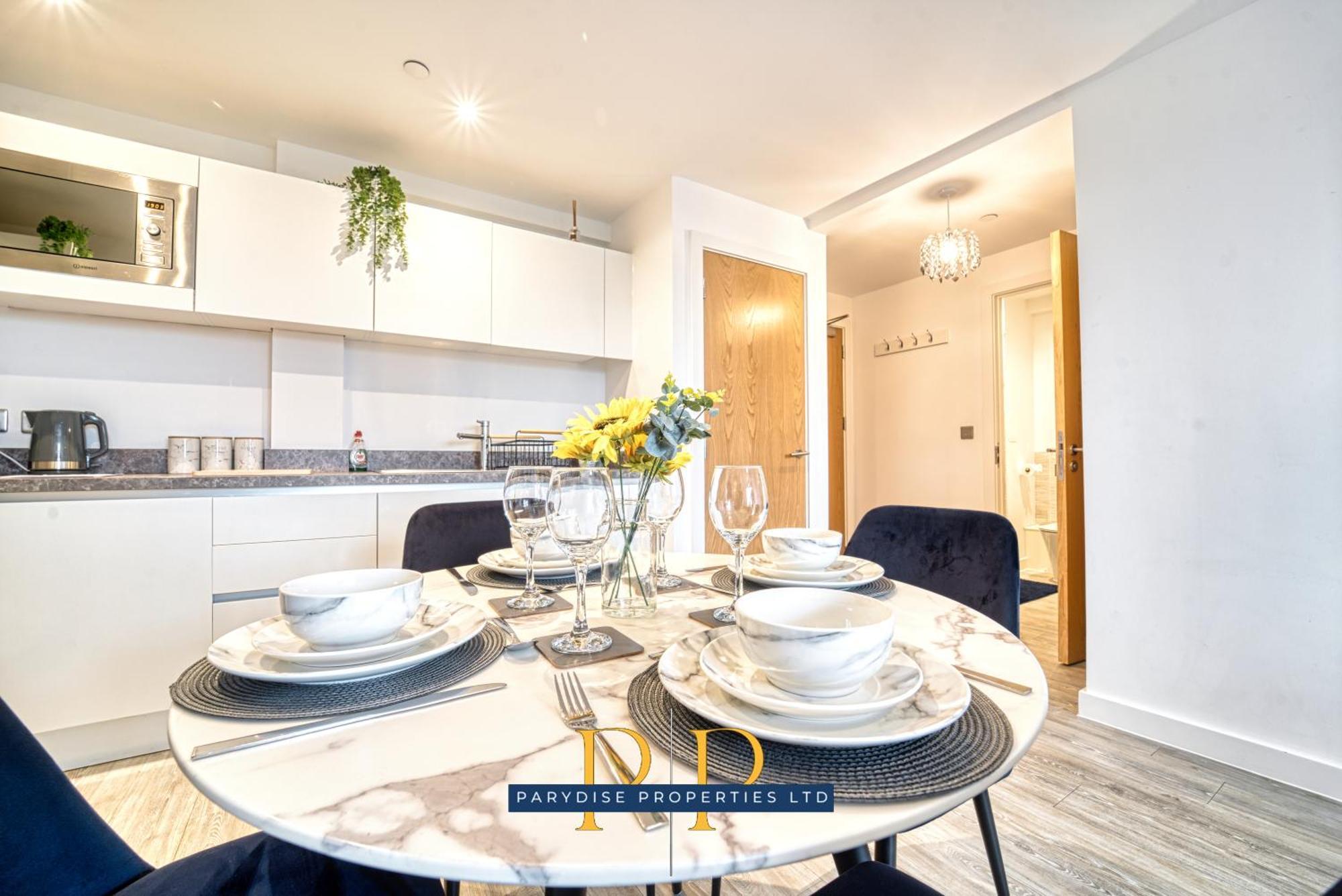 The Middlewood Plaza - By Parydise - Business Or Leisure Stays, Location, Sleeps 4, Salford Апартаменты Манчестер
