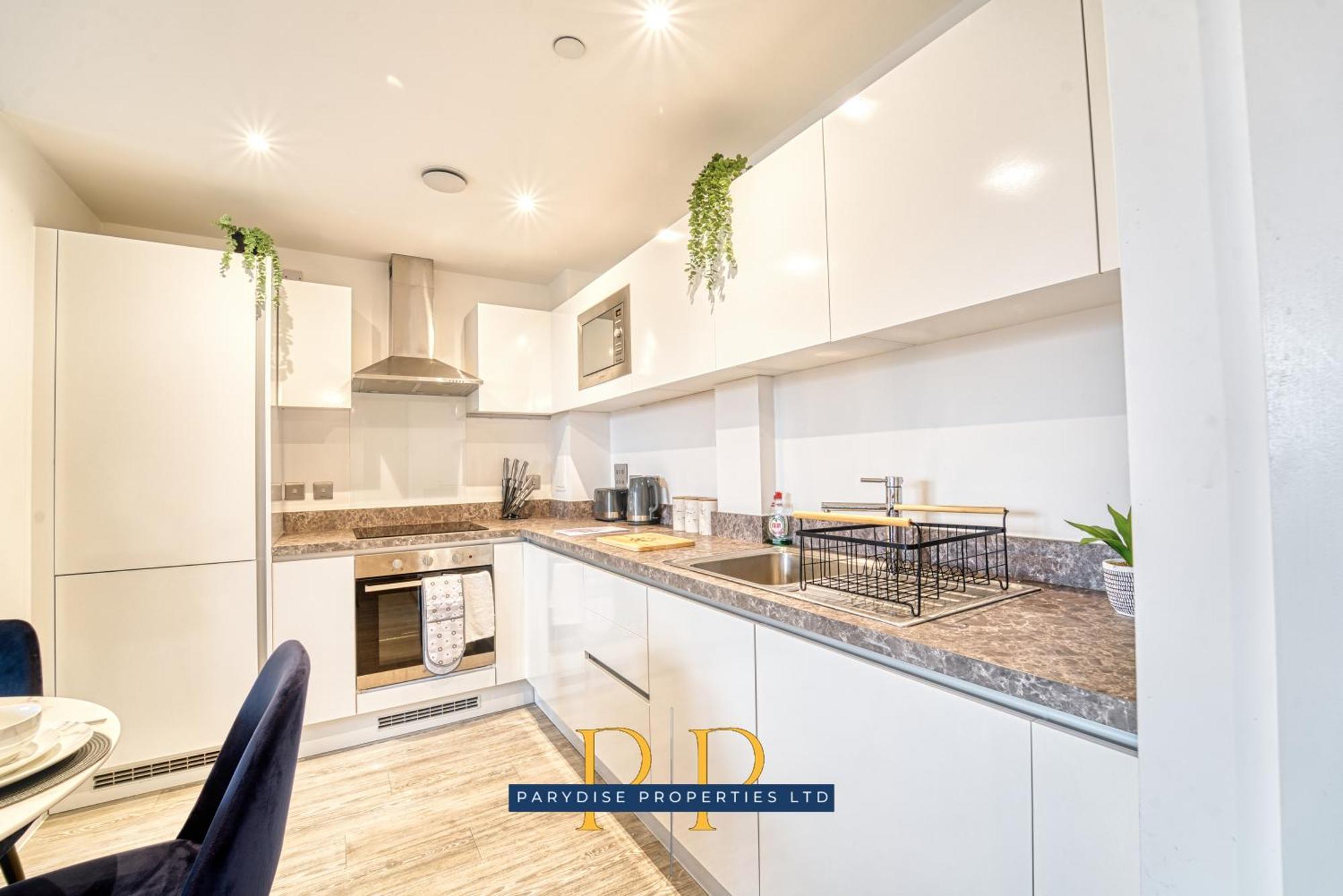 Middlewood Plaza Suite: Salford By Parydise