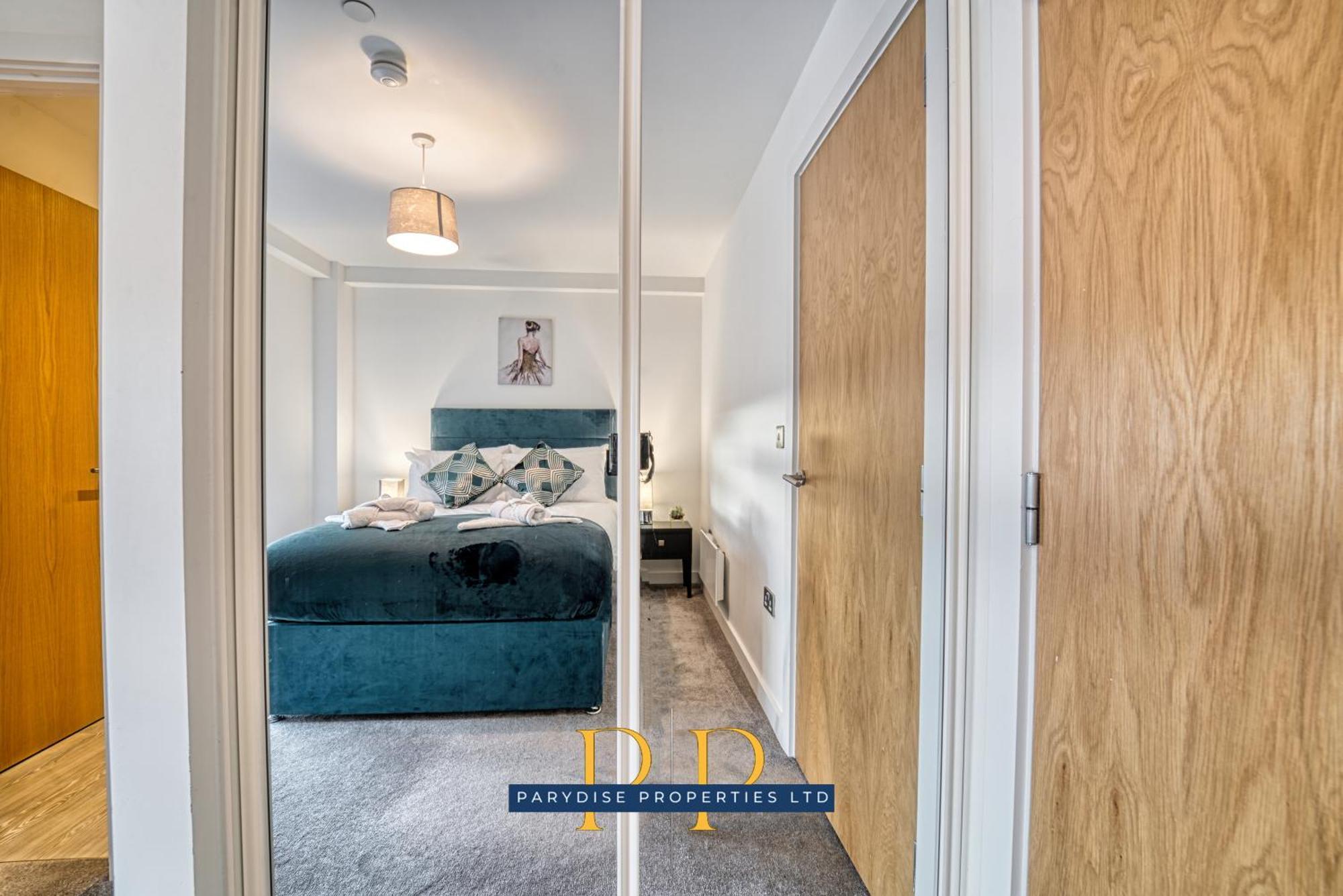 The Middlewood Plaza - By Parydise - Business Or Leisure Stays, Location, Sleeps 4, Salford Апартаменты Манчестер