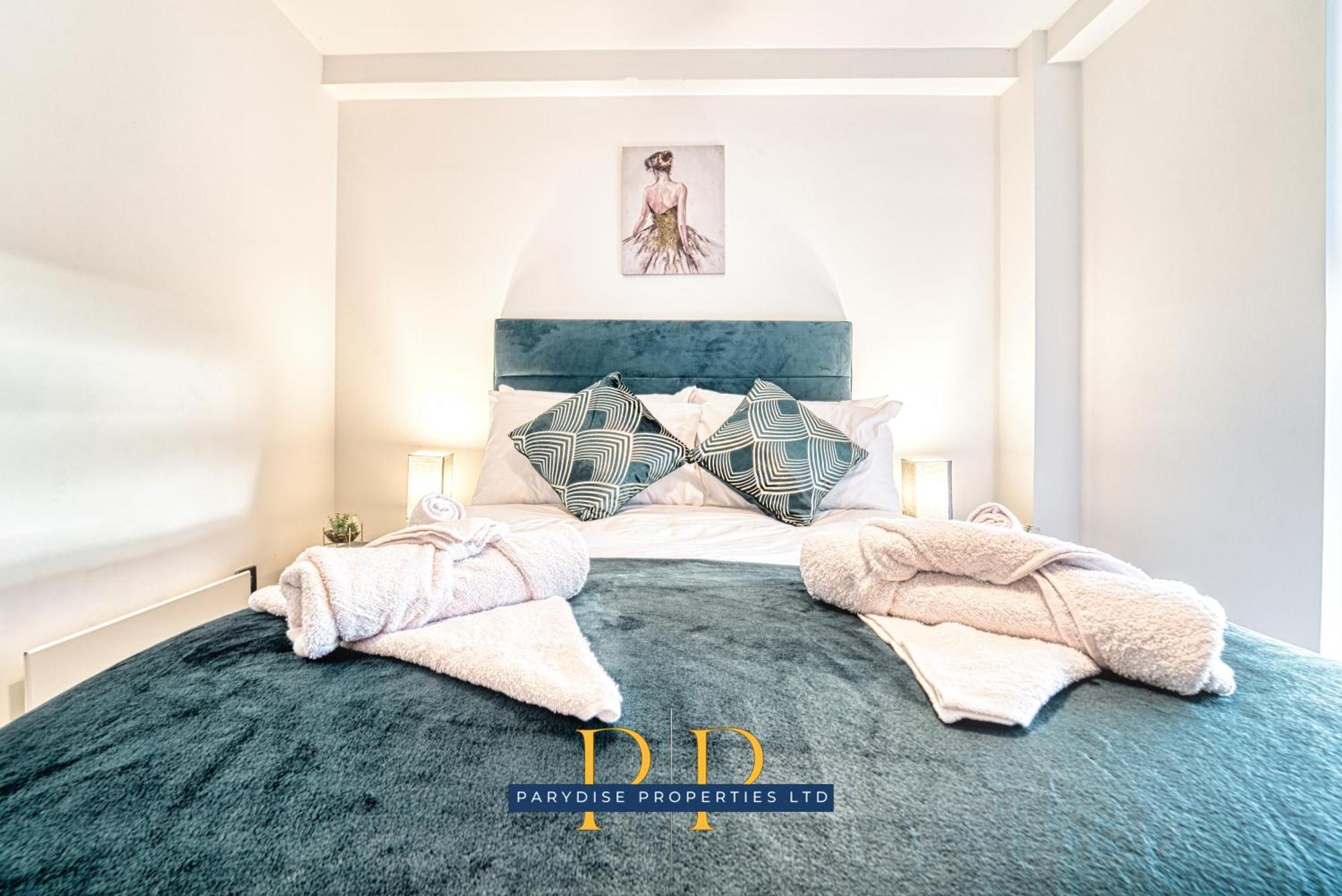 The Middlewood Plaza - By Parydise - Business Or Leisure Stays, Location, Sleeps 4, Salford *