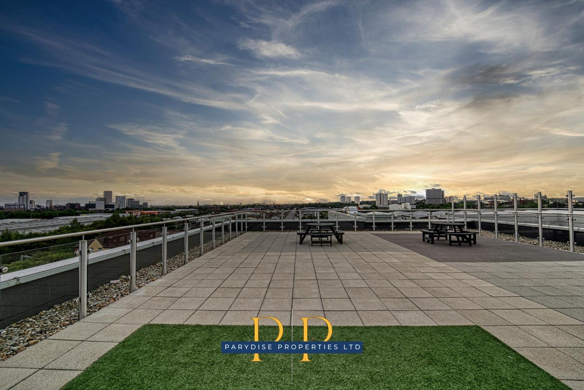 The Middlewood Plaza - By Parydise - Business Or Leisure Stays, Location, Sleeps 4, Salford * Манчестер